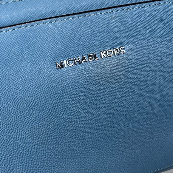 Michael Kors Saffiano Leather Crossbody Bag w/ dust bag - Picture 2 of 10